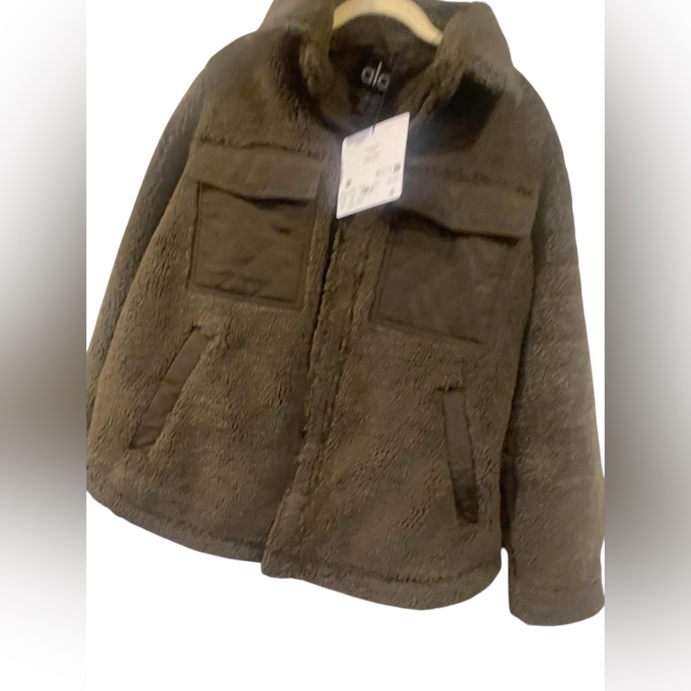 NWT Alo Yoga sherpa edge shacket ESPRESSO Size L - Picture 2 of 4